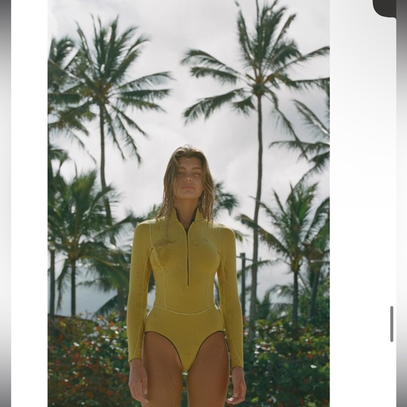 Abysse Pam Rash-Guard Shell ✨ NEW ✨ 🏄🏻‍♀️🏄🏻‍♀️ - Picture 8 of 10